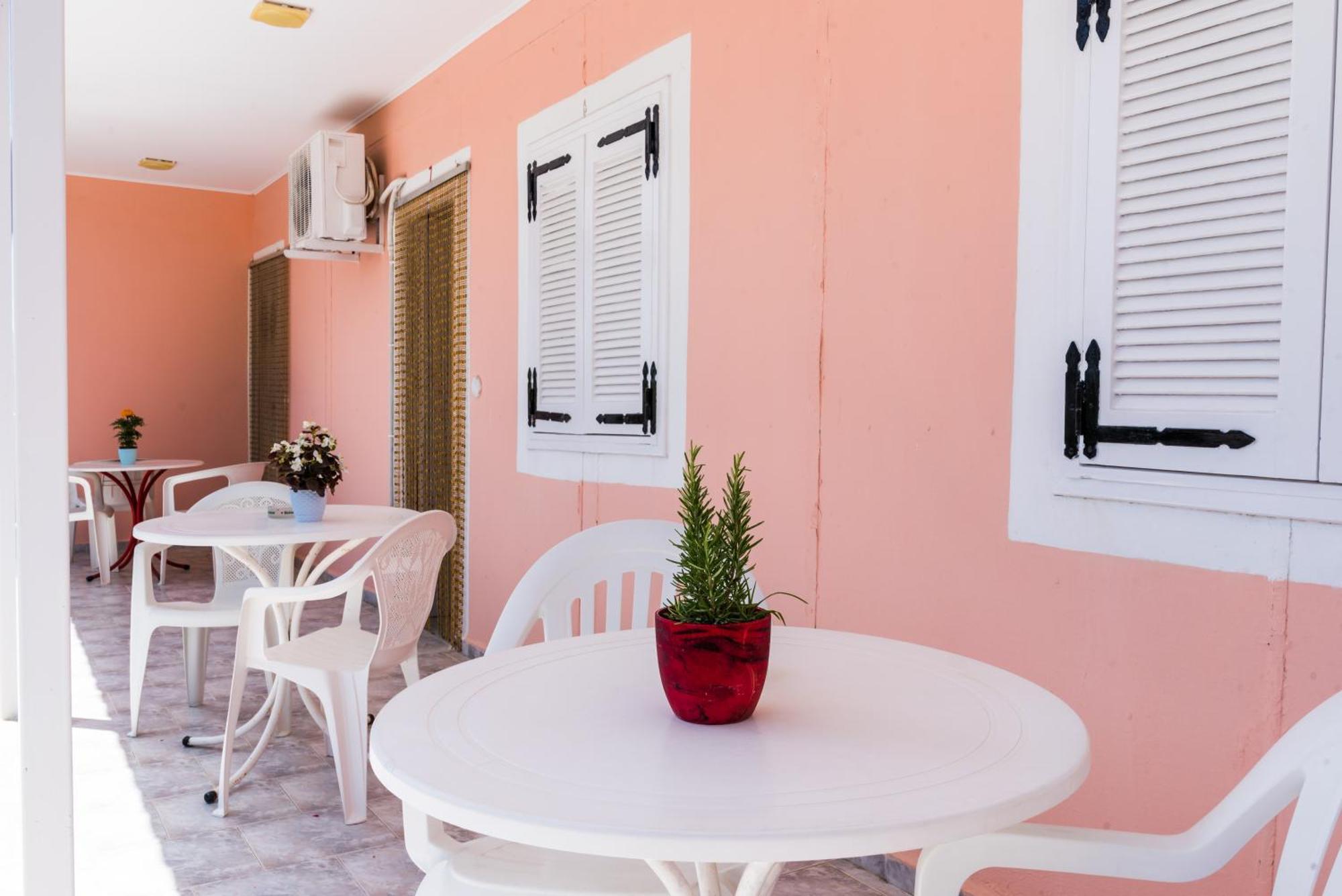 Roussa's Apartments Laganas Extérieur photo