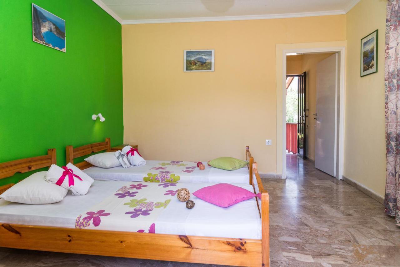 Roussa's Apartments Laganas Extérieur photo