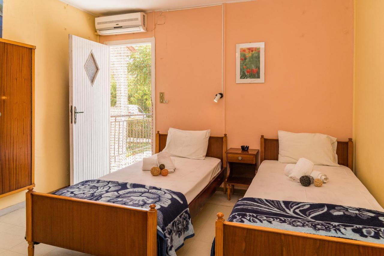 Roussa's Apartments Laganas Extérieur photo