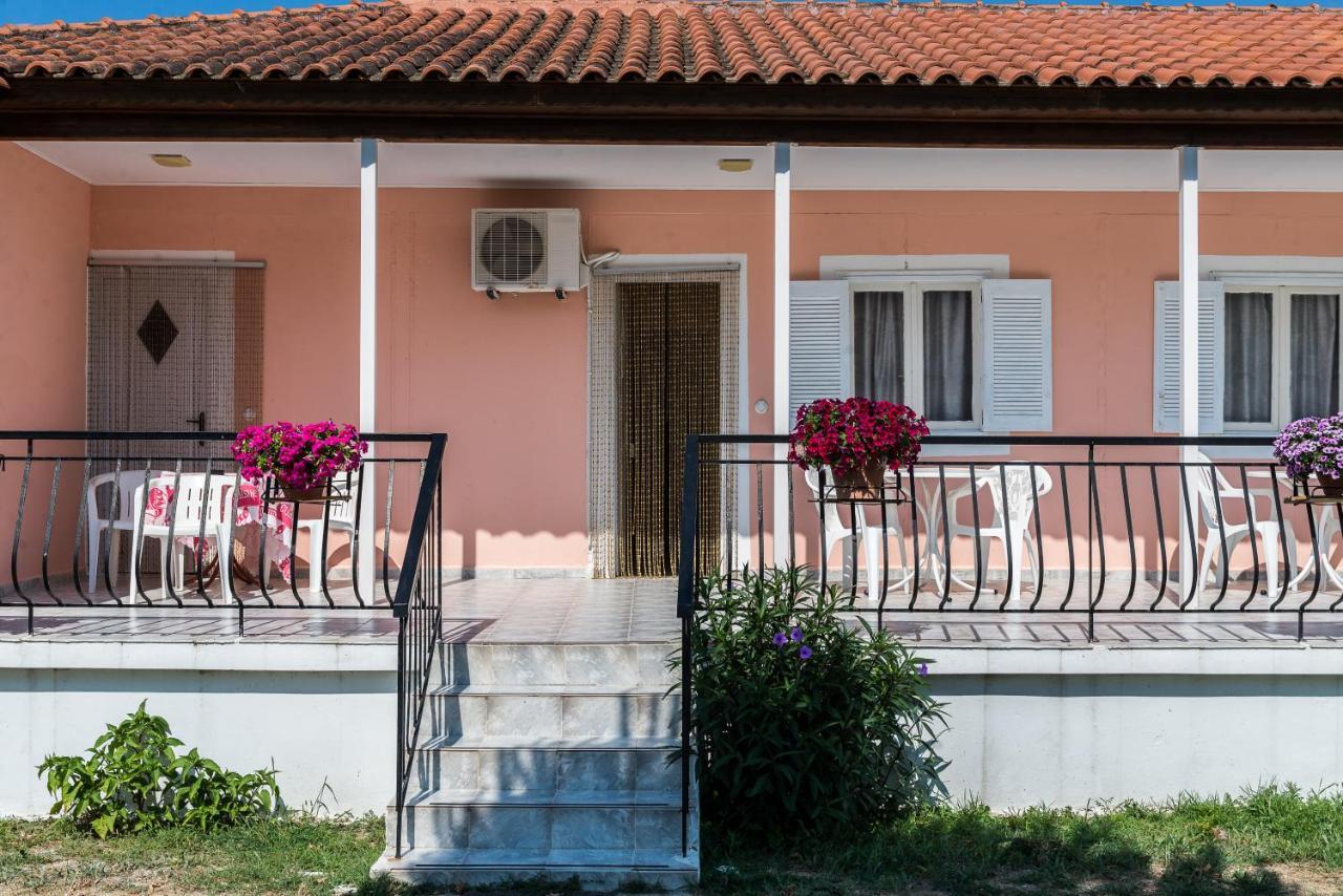 Roussa's Apartments Laganas Extérieur photo